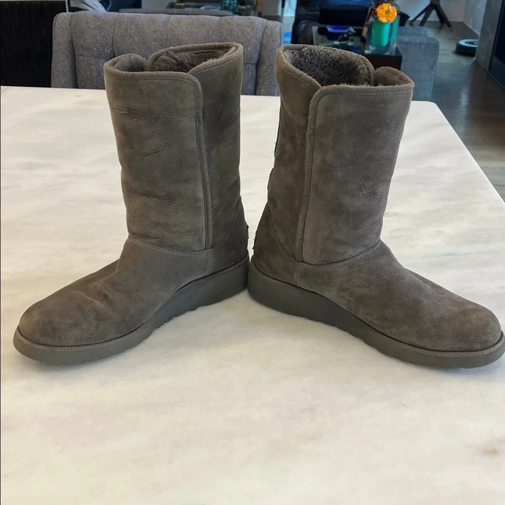 UGG Amie Slim Classic Wedge Suede Gray Winter Boots Size 10